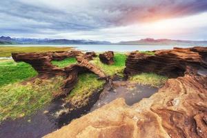 textuur van rotsen gesmolten door vulkanisch magma foto