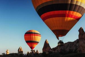 kleuren heteluchtballon met close-up zicht tegen foto