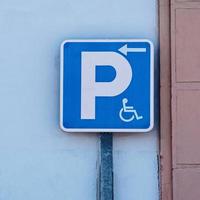 rolstoel verkeerslicht op straat foto