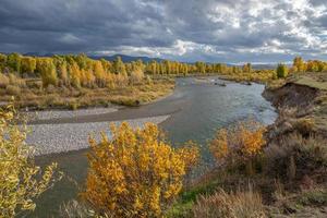 uitzicht langs de rivier de gros ventre foto