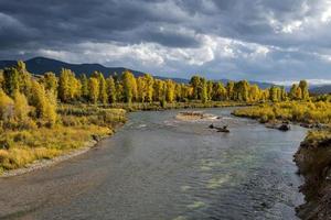 uitzicht langs de rivier de gros ventre foto