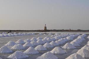 zoute zoutvlakten in marsala foto