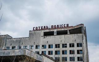 hotel polissya in de stad Tsjernobyl, Oekraïne. verlaten stad. foto