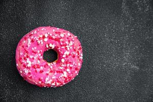 donut roze glazuur zoet dessert vers portie gezonde maaltijd eten foto