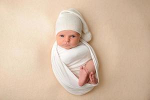 portret van schattige schattige lachende blanke blanke babyjongen foto