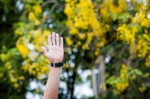 mijn hand en mijn zwarte horloge foto