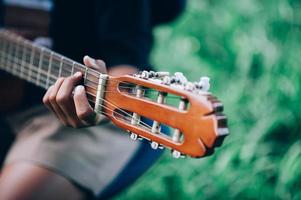 gitaar en natuur goede sfeer foto