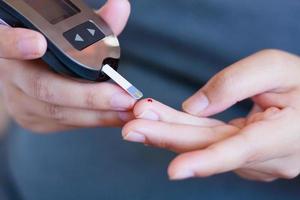 bloedglucose testen op diabetes foto