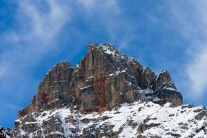 rode berg bij cortina d'ampezzo foto