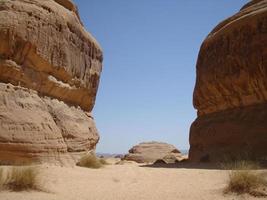 madain saleh - de stille woestijnstad van saoedi-arabië foto