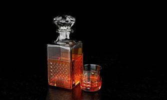 de fles en het glas hebben een elegant patroon voor cognac of whisky. de glazen fles heeft een ruitvormige kurk. de fles en het glas hebben een kristalpatroon met een zwarte achtergrond en een zwarte foto