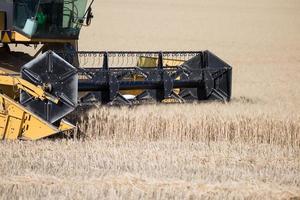 landbouwvoertuig op het veld foto