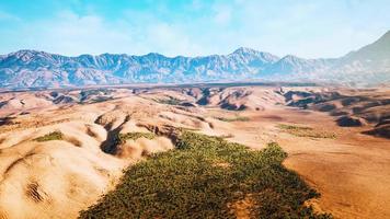 luchtfoto van woestijn in Libië foto