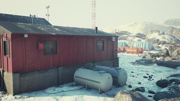 bruin station is een antarctische basis en wetenschappelijk onderzoeksstation foto