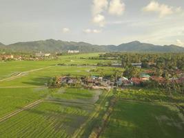 luchtfoto maleis kampung house foto