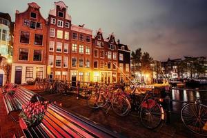 mooie rustige nacht uitzicht op amsterdam city foto