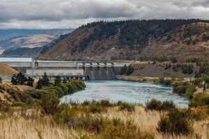 Benmore elektriciteitscentrale aan Lake Aviemore in Nieuw-Zeeland foto