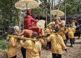 cianjur regentschap, west java indonesië, 2022 - Sundanese kunst genaamd sisingaan. foto