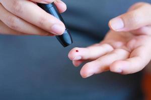 bloedglucose testen op diabetes foto