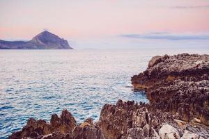 lente panorama van zee kust stad trapany. sicilië, italië europa foto