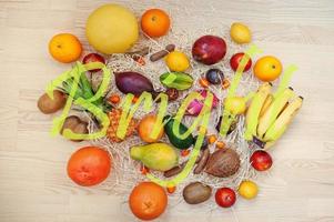 exotisch fruit met helder teken. gezond eten dieet voedsel achtergrond. foto