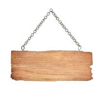 oud houten bord met ketting op witte achtergrond foto