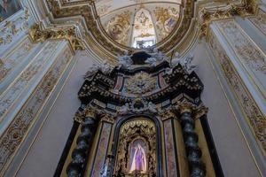 bergamo, lombard, italië, 2017. binnenaanzicht van de kathedraal van st alexander in bergamo op 26 juni 2017 foto