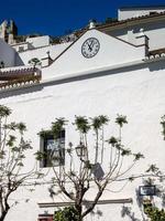 casares, andalusië, spanje, 2014. traditionele architectuur van casares in spanje op 5 mei 2014 foto