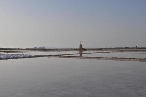 zoute zoutvlakten in marsala foto