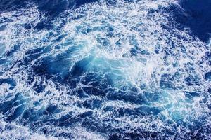 achtergrond blauwe golven van de zee foto