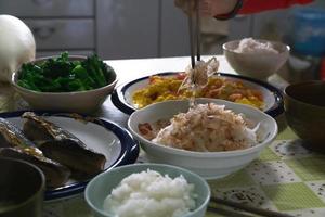 traditioneel cultuurontbijt bij een gastgezin in Japan. foto