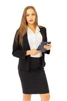 mooie jonge zakenvrouw staande op een tablet geïsoleerd op een witte achtergrond, foto