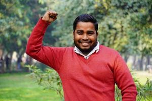 jonge Indiase man gelukkige beelden hoge definitie foto