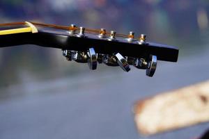 close-up van een afbeelding van een akoestische gitaar foto