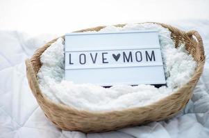liefdesteken van witte moeder in plaats van liefde voor moeder foto