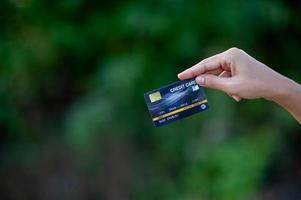 hand- en creditcards, online bedrijfsvoering en contante aankopen creditcardideeën om te winkelen foto