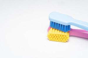 een conceptueel van een verliefde paar tandenborstel. tandenborstels brengen de menselijke relatie tussen een man en een vrouw over. foto