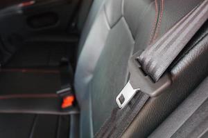 close-up veiligheidsgordel in moderne auto foto