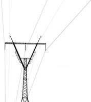 elektrische toren met hoog voltage op witte achtergrond. foto