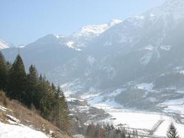 piz bernina bergketen in zwitserse rethische alpen in kanton gr foto