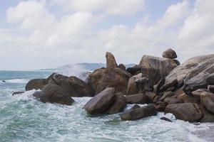 de rotsen van de grootmoeder van grootvader - hin ta hin yai, de beroemdste en meest bezochte rotsen in Koh Samui. herinnerend aan de vorm van de mannelijke en vrouwelijke geslachtsdelen foto