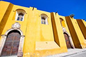 mexico, kleurrijke gebouwen en straten van san miguel de allende in het historische stadscentrum foto
