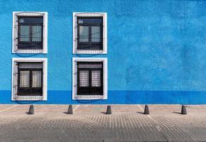 centraal mexico, aguascalientes kleurrijke straten en koloniale huizen in het historische stadscentrum, een van de belangrijkste toeristische attracties van de stad foto