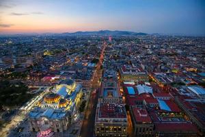 schilderachtig panoramisch uitzicht op het historische centrum van Mexico-stad vanaf het observatiedek op de top van de Latijns-Amerikaanse toren Torre Latinoamericana foto