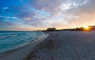 playa delfines dolfijnstrand bijgenaamd el mirador het uitkijkpunt een van de meest schilderachtige openbare stranden in Riviera Maya foto