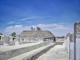 beroemde tula-piramides en standbeelden in mexico foto