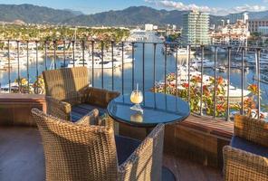 Puerto Vallarta, beroemde vuurtoren van El Faro met panoramisch uitzicht Puerto Vallarta Marina vanuit het restaurant op de top foto