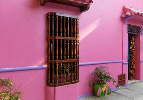 Colombia, schilderachtige kleurrijke straten van Cartagena in het historische Getemani-district in de buurt van de ommuurde stad, Ciudad Amurallada, een UNESCO-werelderfgoed foto