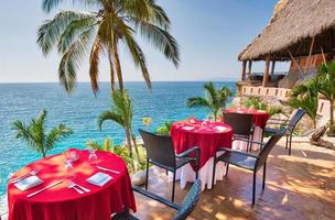 Puerto Vallarta, romantisch luxe restaurant met uitzicht op de schilderachtige oceaanlandschappen in de buurt van de baai van Banderas foto