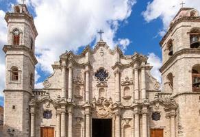 centrale havana maagd maria kathedraal gelegen in het kathedraalplein in het oude historische centrum van havana foto